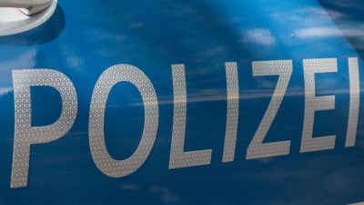 Der Junge, der mit der Spielzeugpistole hantierte, ließ sich von der Polizei widerstandslos festnehmen. (Symbolbild) (Foto: Daniel Vogl/dpa)