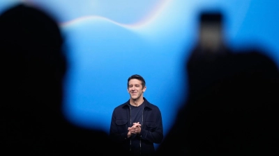Das aufklappbare iPhone ist die erste große Wette des Konzerns unter dem neuen Chef John Ternus. (Foto: Jeff Chiu/AP/dpa)