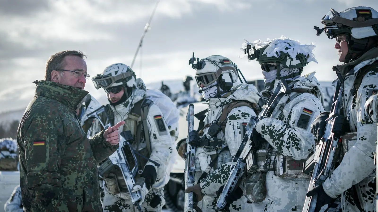 Pistorius bei Gebirgsjägerübung im Hohen Norden (Foto: Kay Nietfeld/dpa)