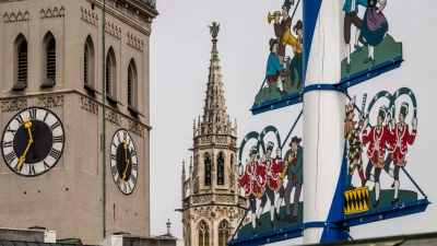 Der Münchner Viktualienmarkt hat seinen Platz im Herzen der Altstadt. (Archivbild) (Foto: Peter Kneffel/dpa)