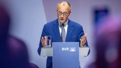Der Kanzler erklärt den Verbrauchern das Nein zur Stromsteuersenkung für alle. (Foto: Michael Kappeler/dpa)