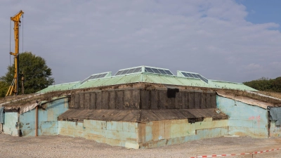 Ein geplanter Erweiterungsbau der Mack-Pyramide ist für die Stiftung Denkmalschutz ein Negativbeispiel. (Archivbild) (Foto: Rolf Vennenbernd/dpa)