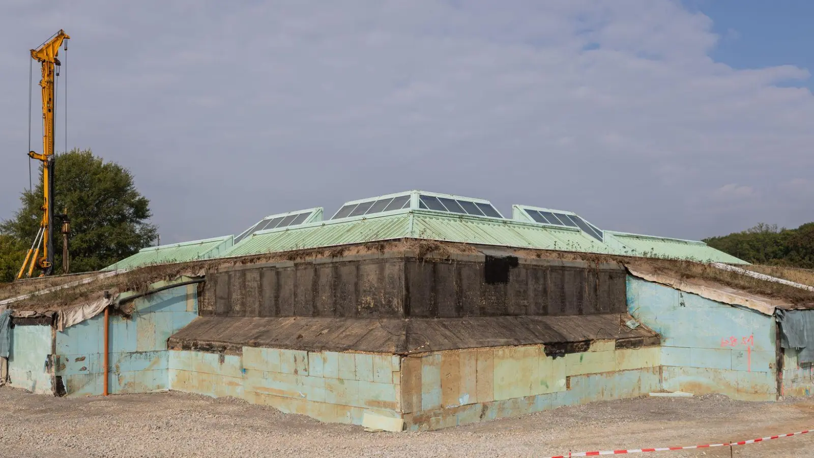 Ein geplanter Erweiterungsbau der Mack-Pyramide ist für die Stiftung Denkmalschutz ein Negativbeispiel. (Archivbild) (Foto: Rolf Vennenbernd/dpa)