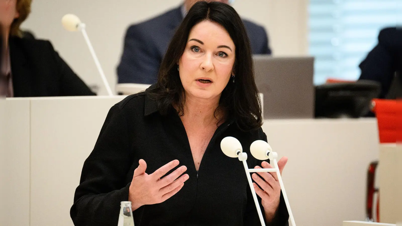 Brandenburgs Gesundheitsministerin Britta Müller (parteilos) sieht den Bund in der Pflicht, für die Betriebskosten der Krankenhäuser ausreichende Mittel zu zahlen.  (Foto: Bernd von Jutrczenka/dpa)