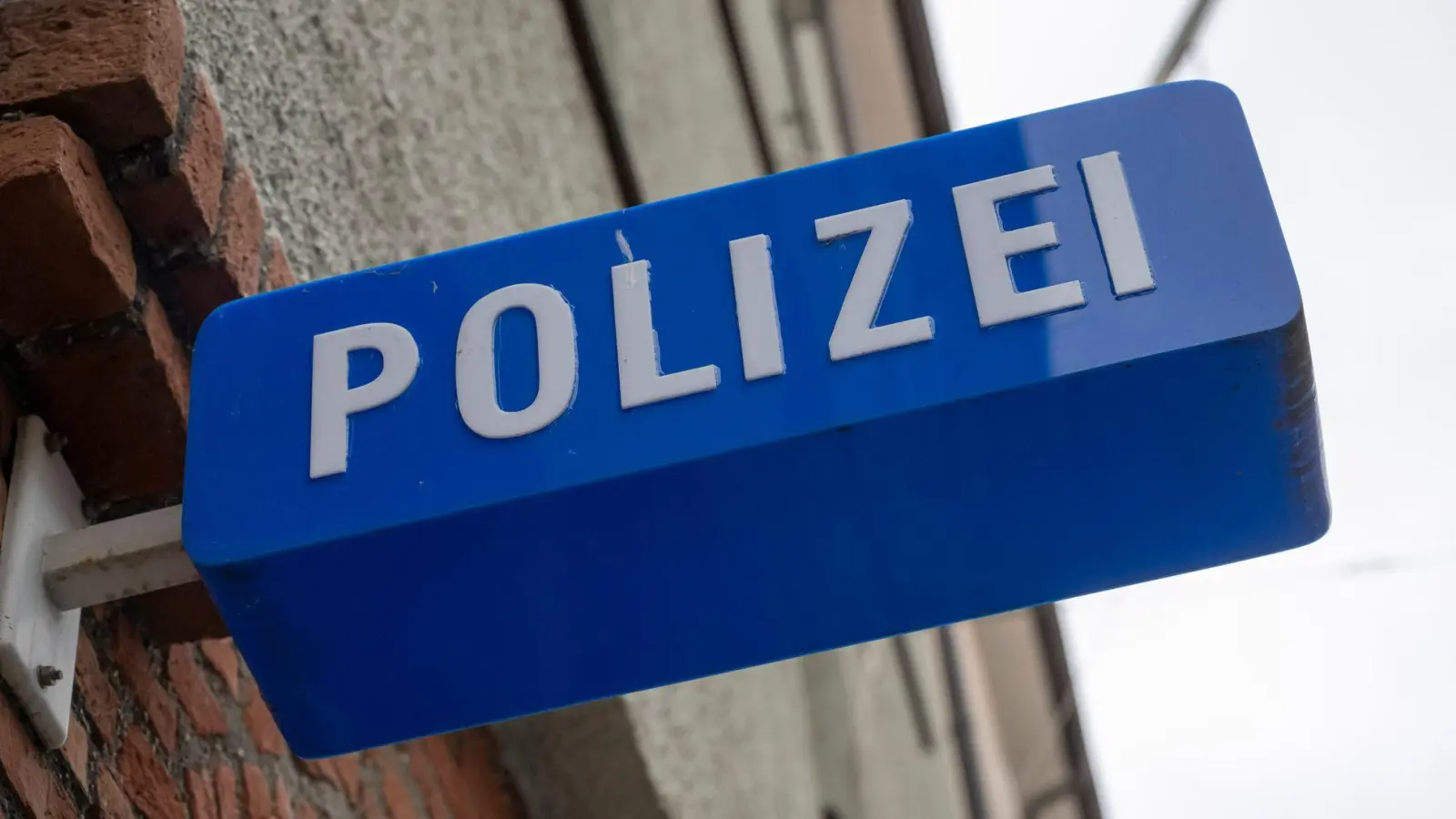 Zur Todesursache und der Identifizierung der menschlichen Überreste ermittelte die Kriminalpolizei Passau. (Symbolbild)  (Foto: Peter Kneffel/dpa)