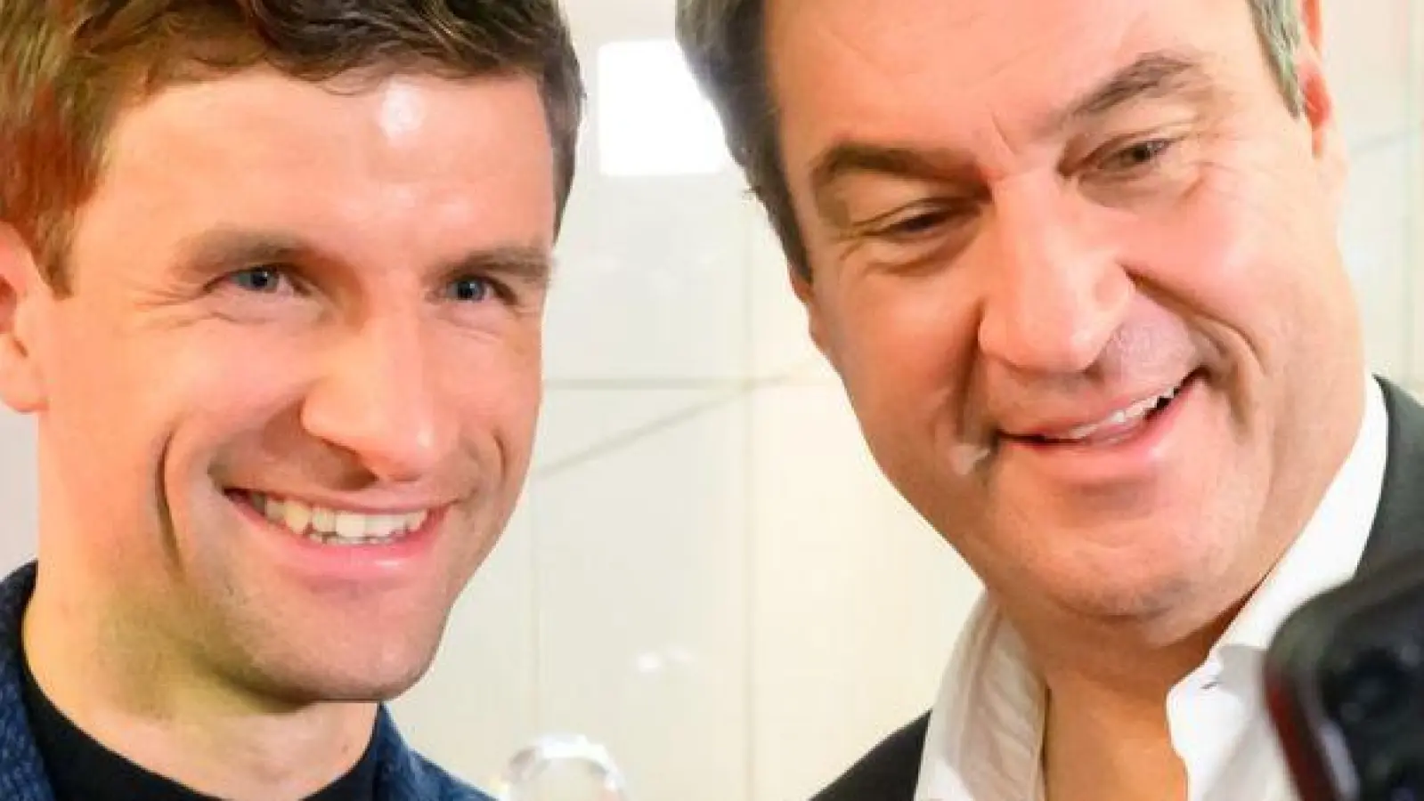 Bayerns Ministerpräsident Markus Söder sieht Thomas Müller als idealen Bayern-Präsidenten. (Foto: Joerg Koch/Bayerische Staatskanzlei/dpa)