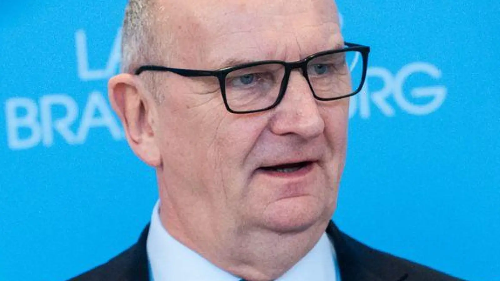 Brandenburgs Ministerpräsident Dietmar Woidke (SPD) erklärt die Koalition mit dem BSW für beendet.  (Foto: Christophe Gateau/dpa)