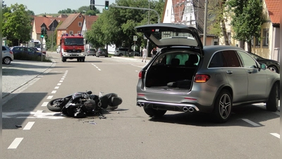 Bei einem Zusammenstoß zwischen einem Motorrad und einem Auto in Colmberg wurde ein 29-Jähriger lebensbedrohlich verletzt. (Foto: Winfried Vennemann)