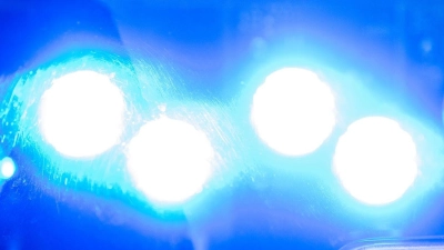 Die Polizei ermittelt gegen die Frau wegen versuchten Totschlags. (Symbolbild) (Foto: Lino Mirgeler/dpa)