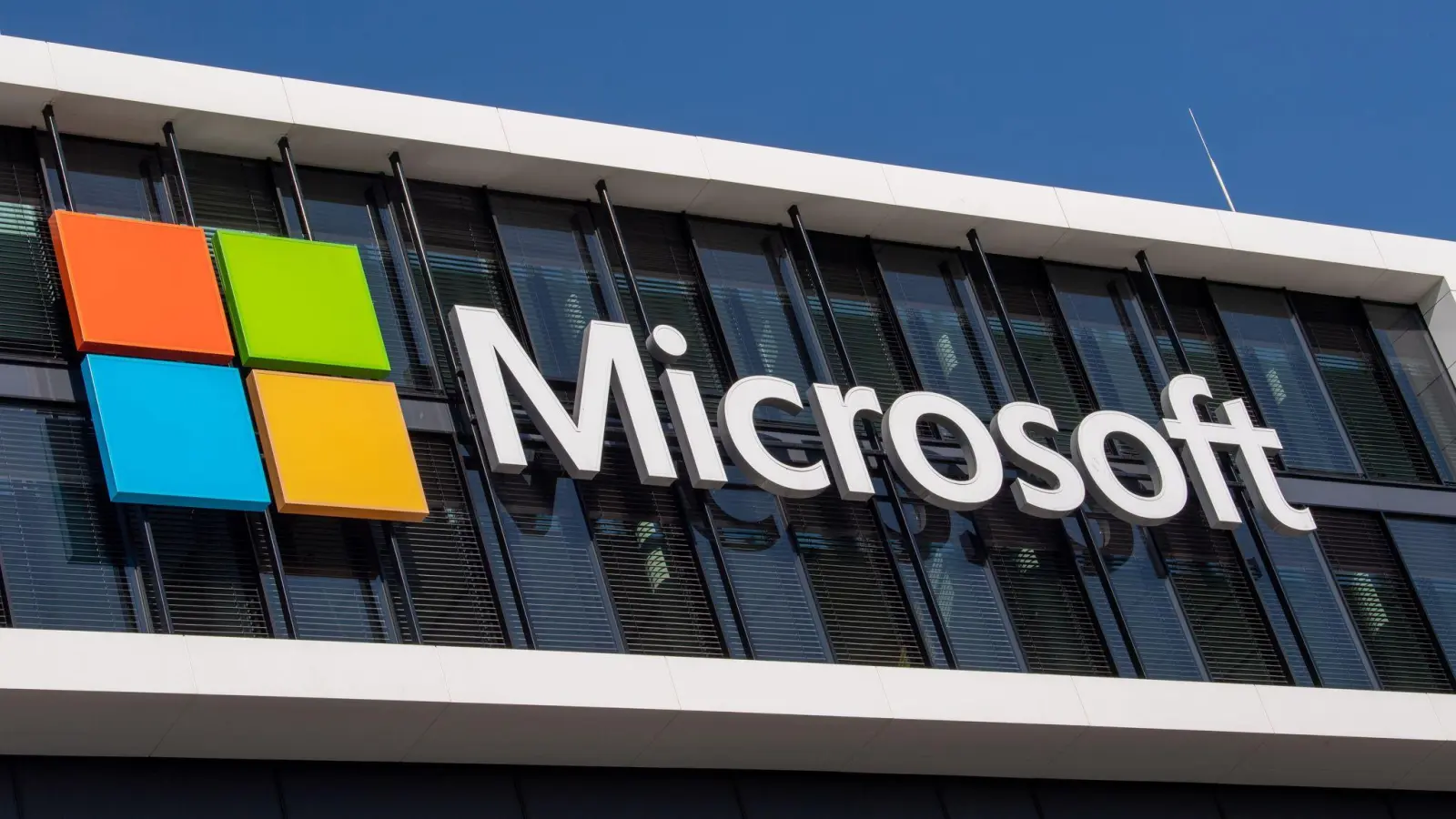 Microsoft verspricht seinen Kunden in Europa, die digitale Widerstandsfähigkeit des europäischen Kontinents unabhängig von geopolitischen und handelspolitischen Unwägbarkeiten aufrechtzuerhalten.  (Foto: Peter Kneffel/Deutsche Presse-Agentur GmbH/dpa)