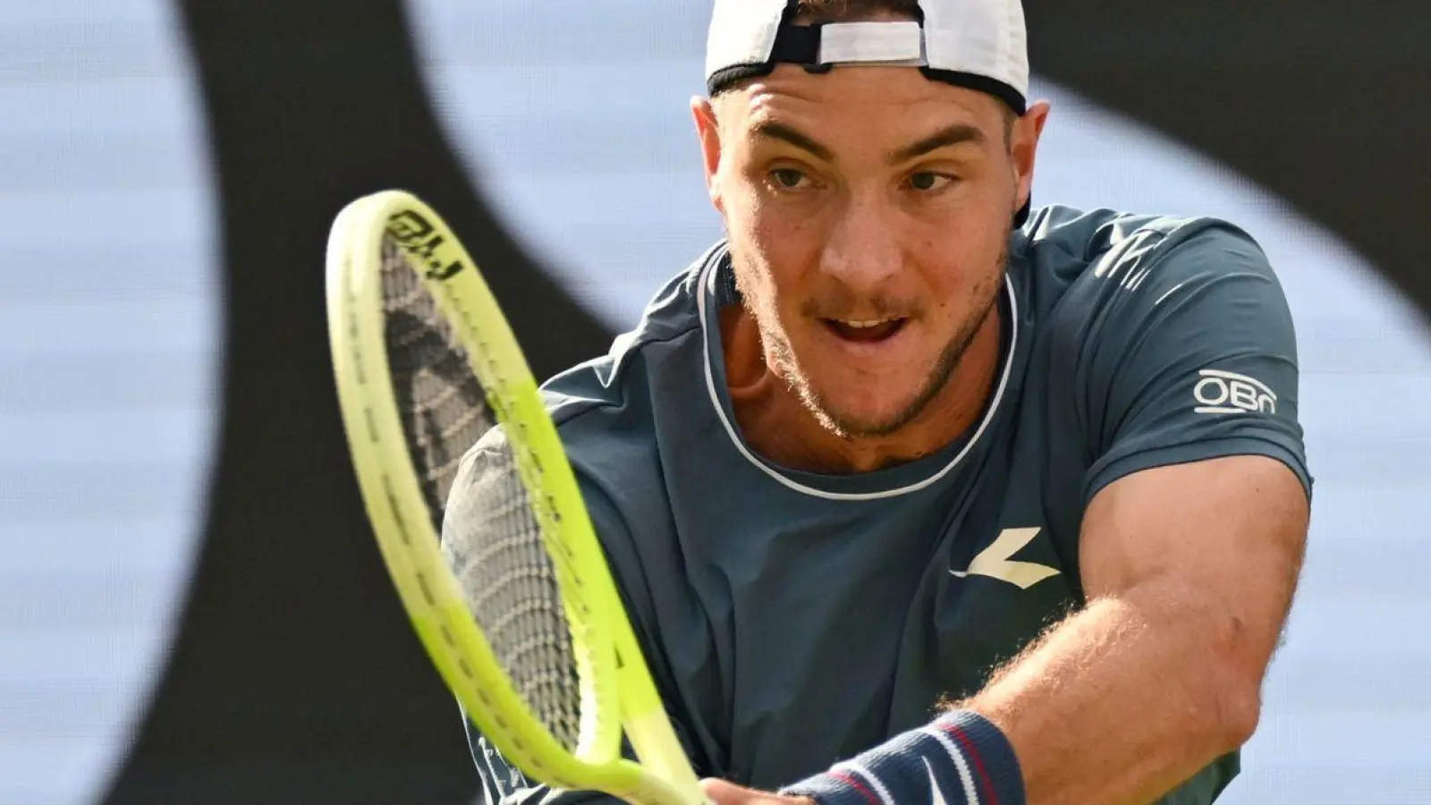 Setzte sich gegen den Italiener Flavio Cobolli mit 7:6 (9:7), 6:3 durch: Jan-Lennard Struff. (Foto: Marijan Murat/dpa)