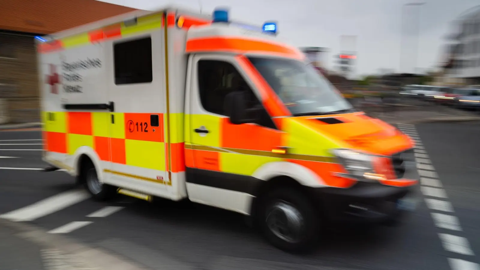 Acht Verletzte wurden in Krankenhäuser gebracht. (Symbolbild) (Foto: Nicolas Armer/dpa)