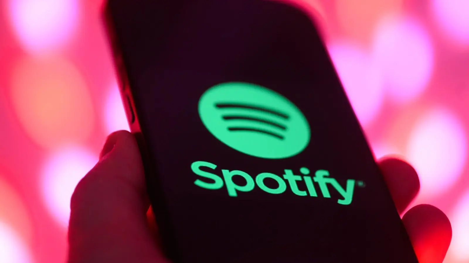 Spotify möchte den Vormarsch der KI-Musik eindämmen. (Symbolbild) (Foto: Robert Michael/dpa)