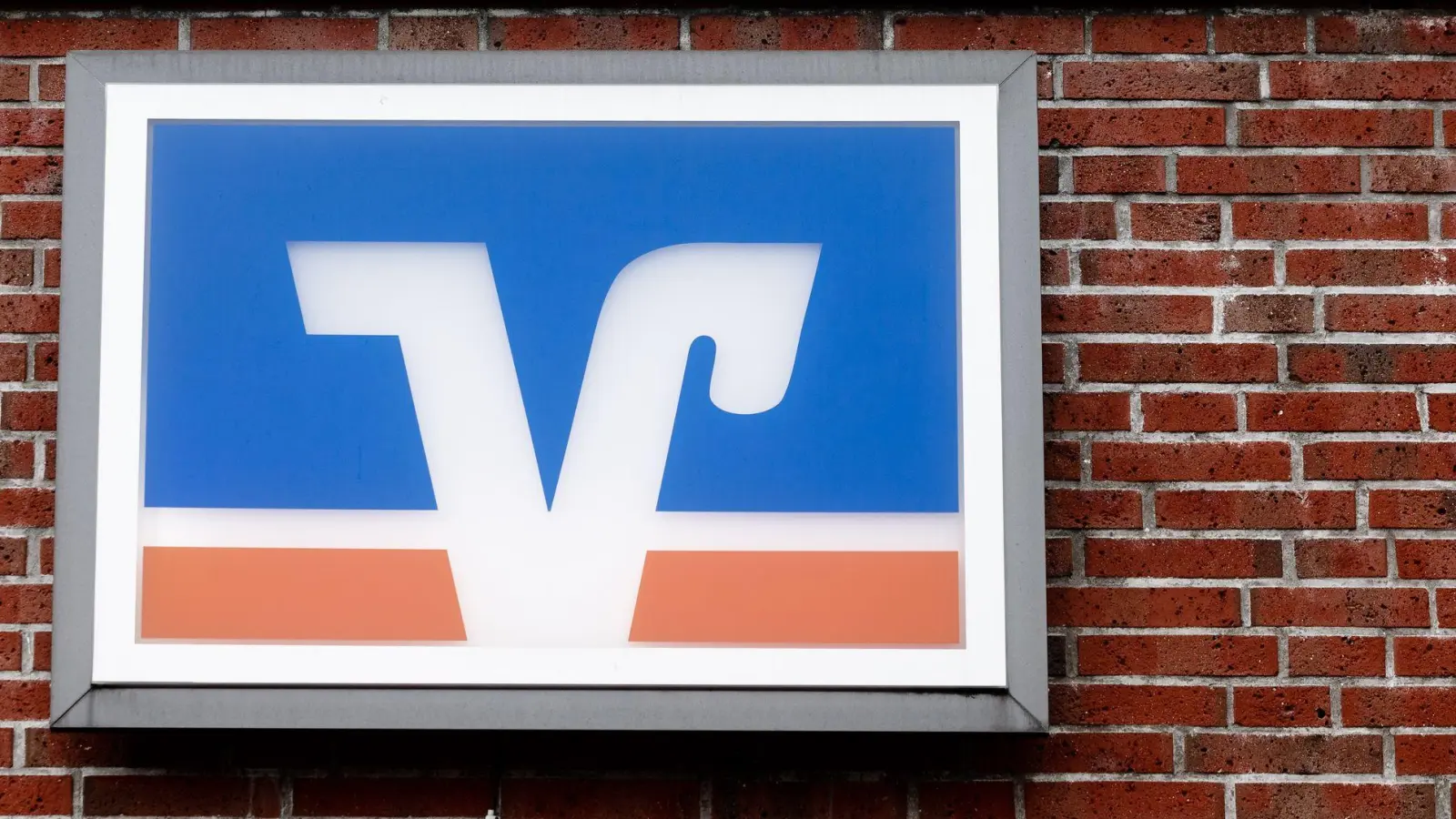 Die genossenschaftlichen Volks- und Raiffeisenbanken werden von ihrem Verband enger kontrolliert.  (Foto: Markus Scholz/dpa)