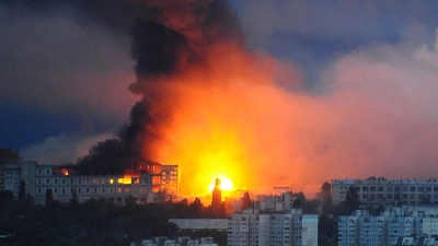 Charkiw liegt nahe der russischen Grenze und wird immer wieder beschossen. (Archivbild) (Foto: Anatolii Lysianskyi/AP/dpa)