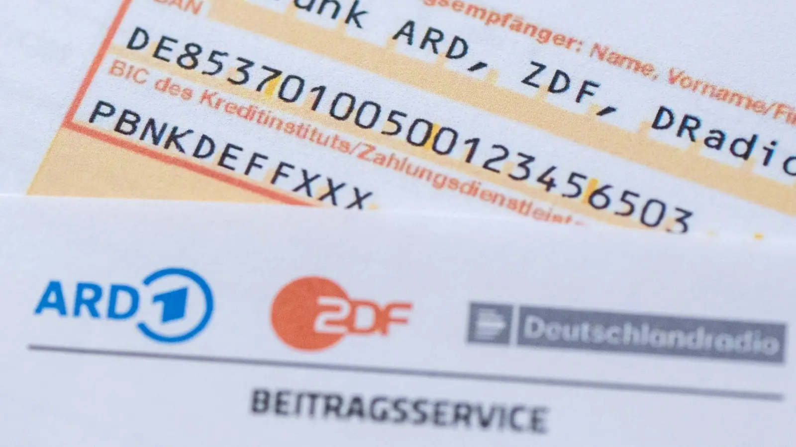 Ist die Berichterstattung der Öffentlich-Rechtlichen grob einseitig? (Symbolbild) (Foto: Sebastian Kahnert/dpa)