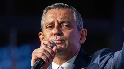 Der türkische Oppositionspolitiker Özgür Özel ist aus der CHP ausgetreten, nachdem er als Parteivorsitzender abgesetzt wurde. (Archivbild) (Foto: Tunahan Turhan/SOPA Images via ZUMA Press Wire/dpa)
