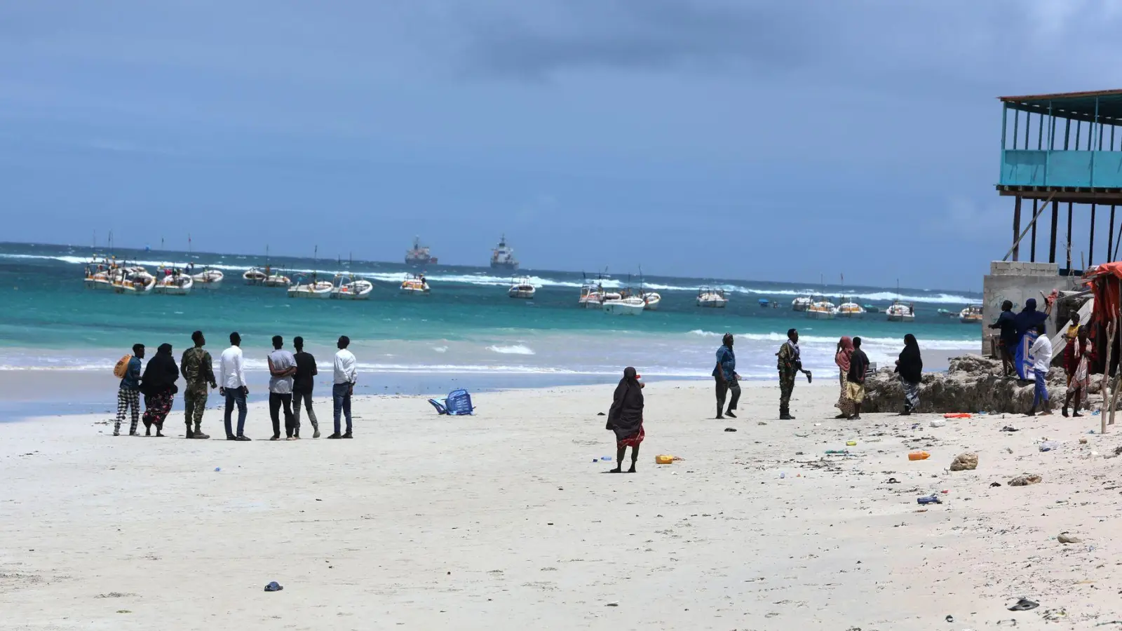 Die Terrororganisation Al-Shabaab hat an einem beliebten Strand in der Hauptstadt Mogadischu zugeschlagen. (Foto: Hassan Bashi/XinHua/dpa)