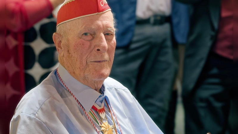 Ob als Elferrat, Prinz, Oberschoude oder hinter den Kulissen: Seit 66 Jahren ist Peter Seybold für die Schopflocher Medine aktiv.  (Foto: FG Medine/Lisa Wiesinger)