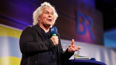 Sir Simon Rattle, designierter Chefdirigent. (Foto: Matthias Balk/dpa)