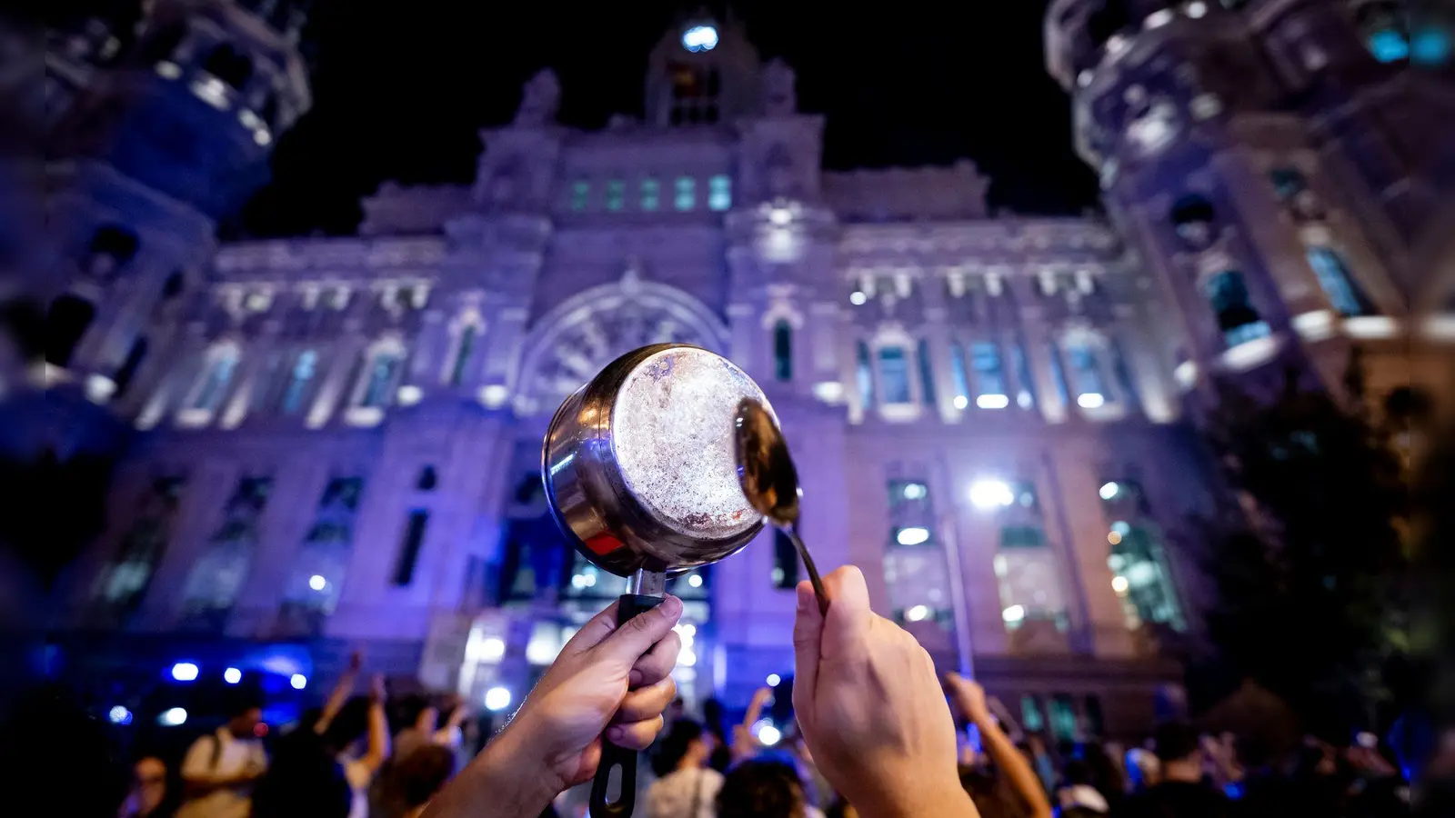 Demonstranten in Spanien fordern bezahlbaren Wohnraum.  (Foto: A. Pérez Meca/EUROPA PRESS/dpa)