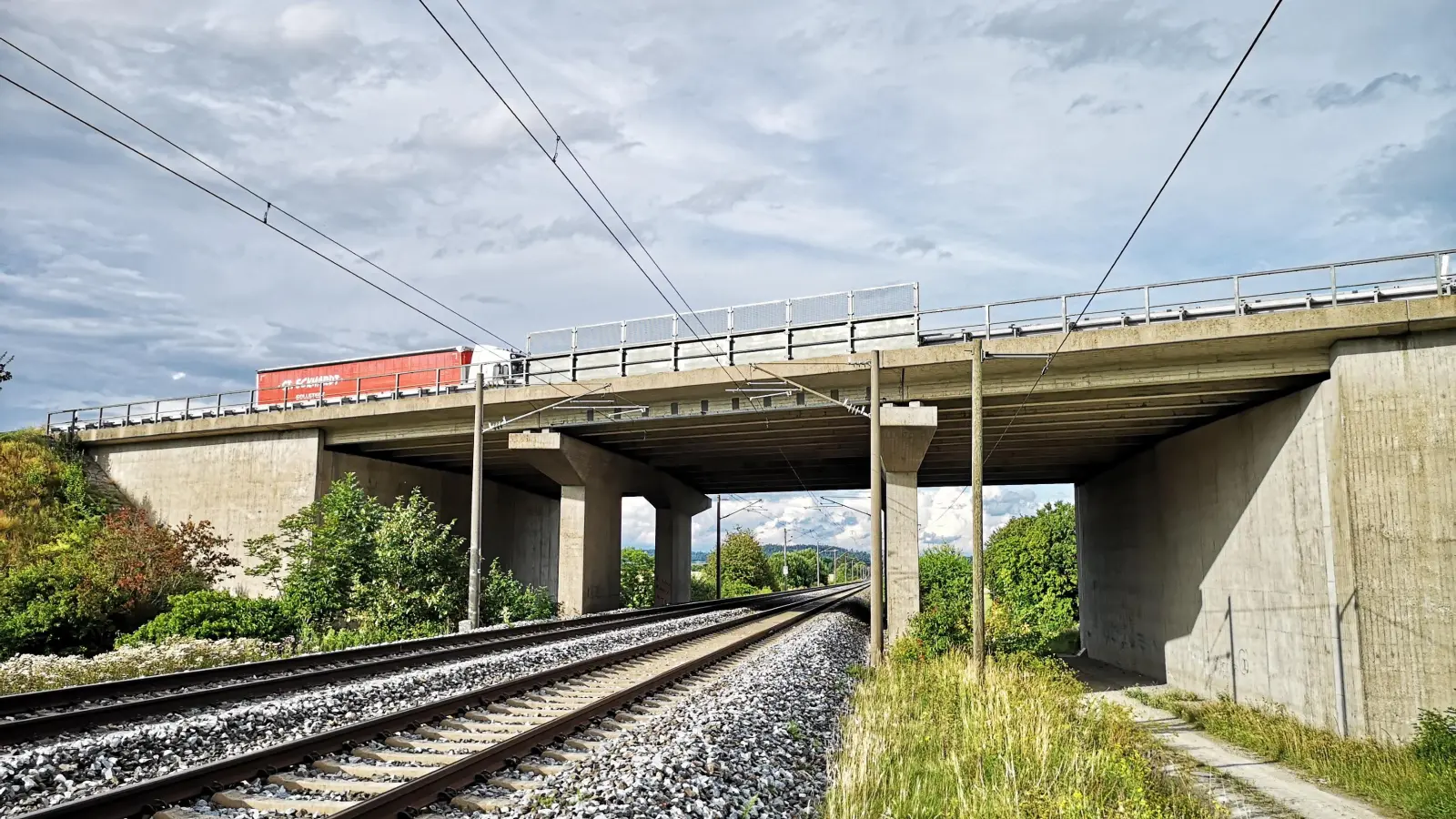 Um das Industriegebiet Interfranken an die Bahnstrecke Nürnberg-Stuttgart anschließen zu können, muss die Bahn noch technische Voraussetzungen schaffen. (Archivfoto: Jürgen Binder)