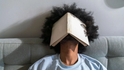 Psychoedukation kann entlasten – doch zu viel Beschäftigung mit der eigenen Psyche birgt Risiken. (Foto: Vasily Pindyurin/Westend61/dpa-tmn)
