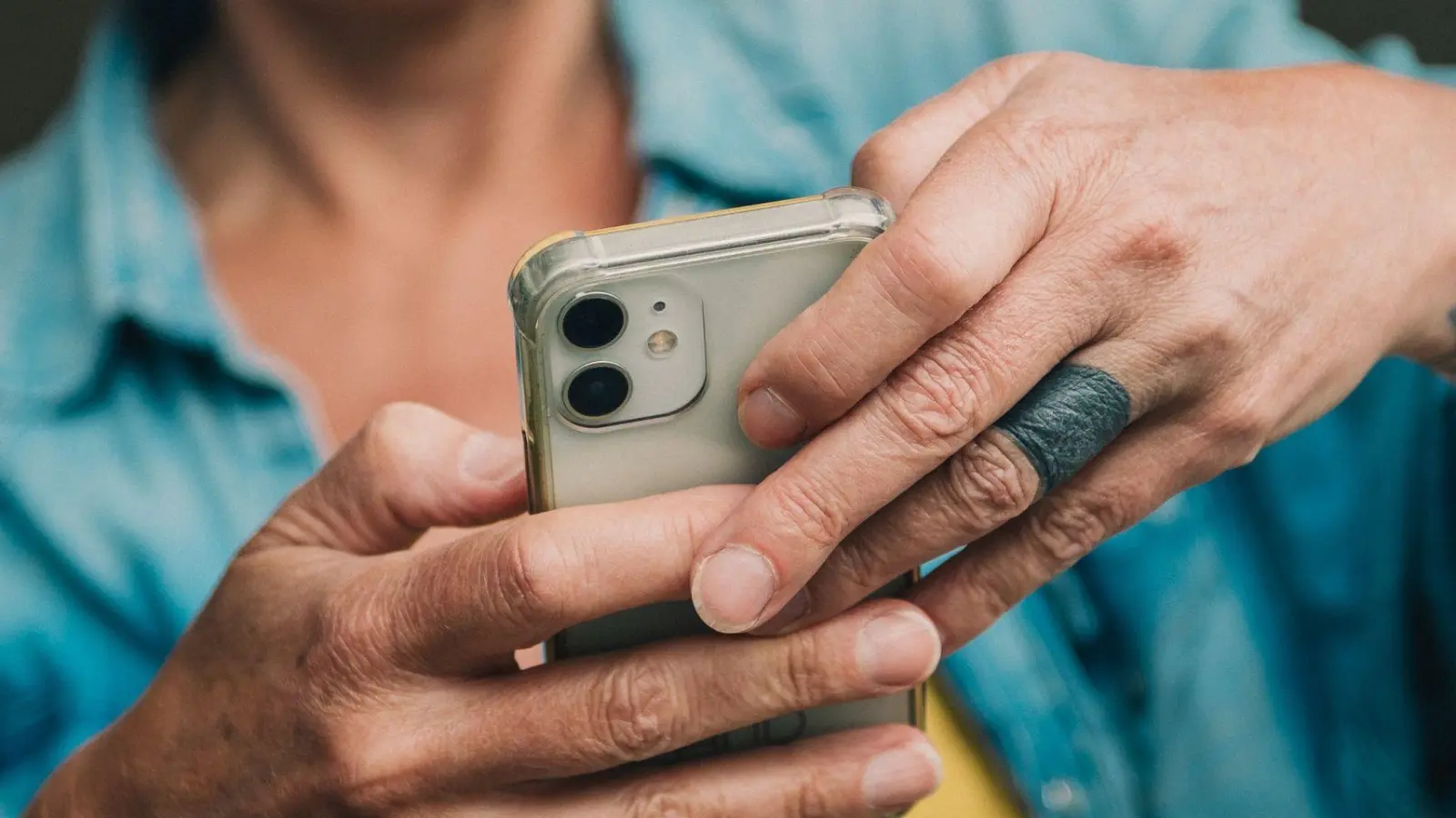 Meta will auf Facebook oder Instagram geteilte Inhalte zur KI-Entwicklung nutzen - wer das nicht möchte, kann widersprechen. (Foto: Zacharie Scheurer/dpa-tmn)