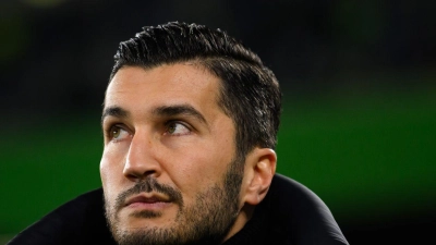 BVB-Coach Nuri Sahin hat krankheitsbedingt kaum noch Abwehrspieler zur Verfügung. (Foto: Swen Pförtner/dpa)