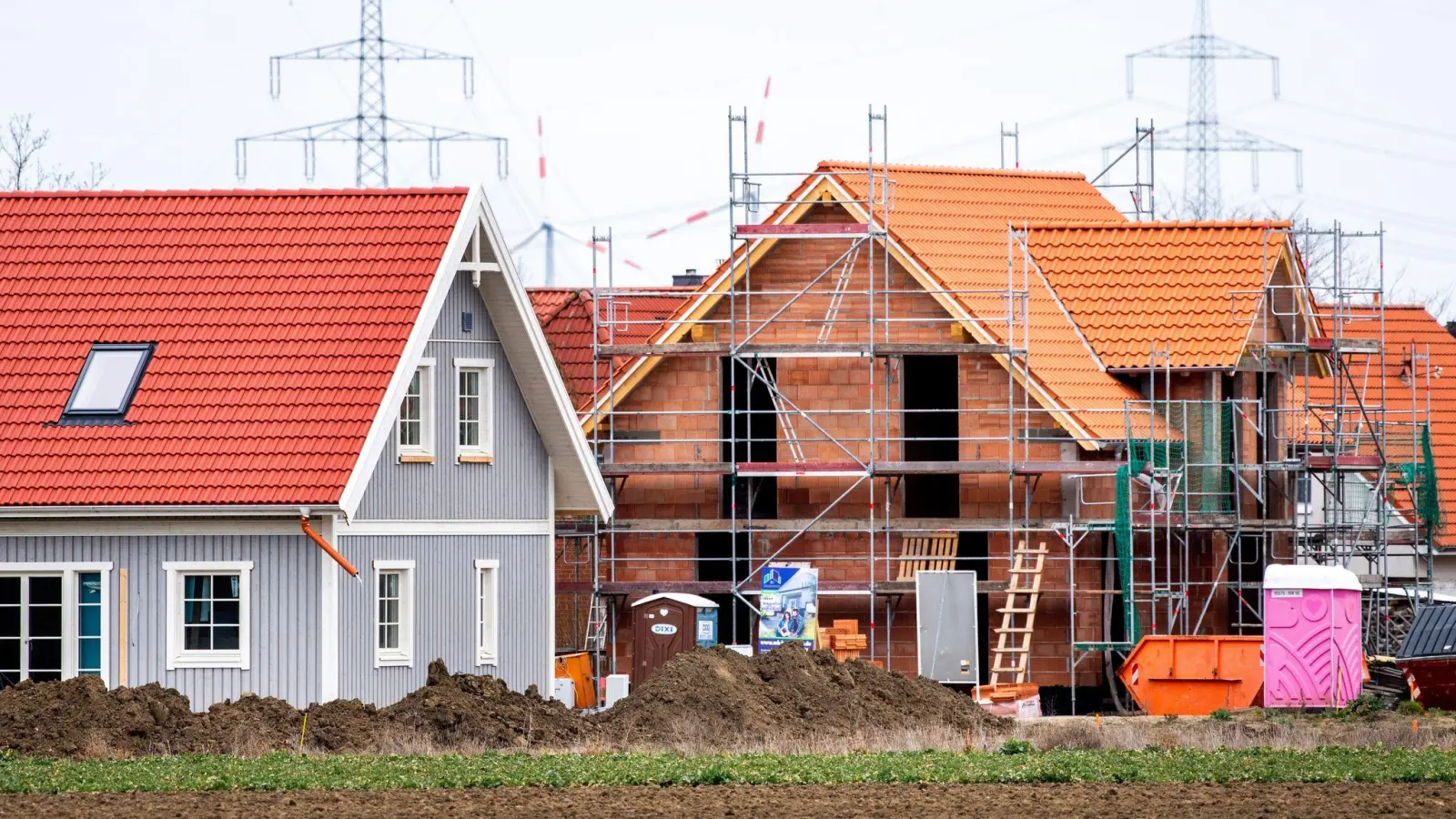 In Deutschland leben die meisten Familien im selbst genutzten Eigentum. (Symbolbild) (Foto: Hauke-Christian Dittrich/dpa)