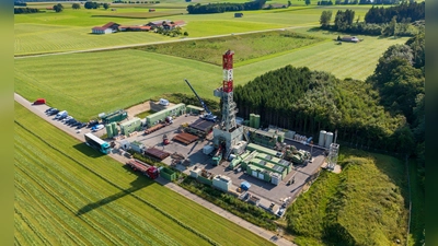 Die Suche nach Gas am Ammersee ist umstritten - nun kommen neue Sorgen für die Menschen vor Ort hinzu. Die Gemeinde braucht eine neue Trinkwasserquelle - doch das ist wegen der Gassuche gar nicht so leicht. (Archivbild) (Foto: Peter Kneffel/dpa)