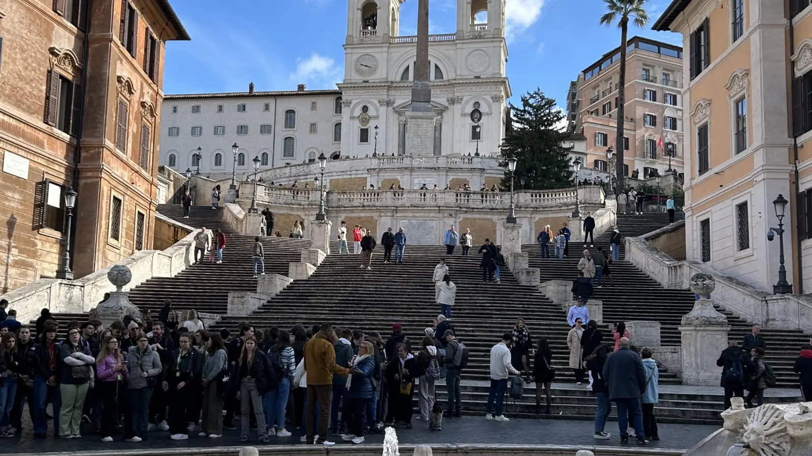 So mancher kann sich noch daran erinnern, in jungen Jahren auf der spanischen Treppe gesessen zu haben, das ist jedoch seit ein paar Jahren verboten. (Foto: Ute Niephaus)