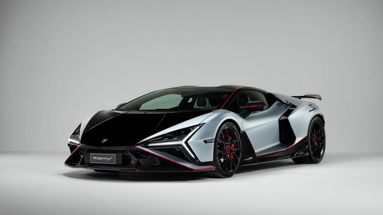 Der auf 1963 Exemplare limitierte Revuelto SV kostet mindestens 583.000 Euro. (Foto: Gabriele Natalini/Lamborghini/dpa-tmn)