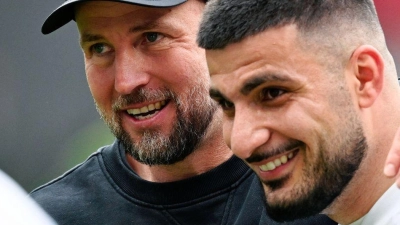 Deniz Undav (r) wird neuer Kapitän beim VfB Stuttgart. (Archivbild) (Foto: Uwe Anspach/dpa)