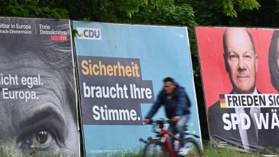Wahlplakate verschiedener Parteien im Stadtteil Sachsenhausen in Frankfurt am Main. (Foto: Arne Dedert/dpa)