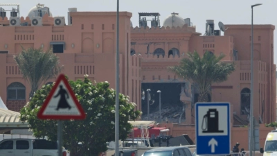Die Empörung über Israels Angriff in Katar dauert an. (Archivbild) (Foto: Jon Gambrell/AP/dpa)