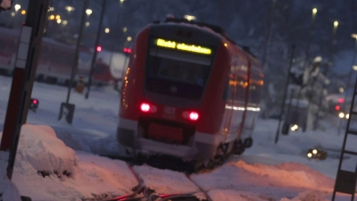 Reisende können sich bis zu 30 Minuten verspäten. (Symbolbild) (Foto: Karl-Josef Hildenbrand/dpa)