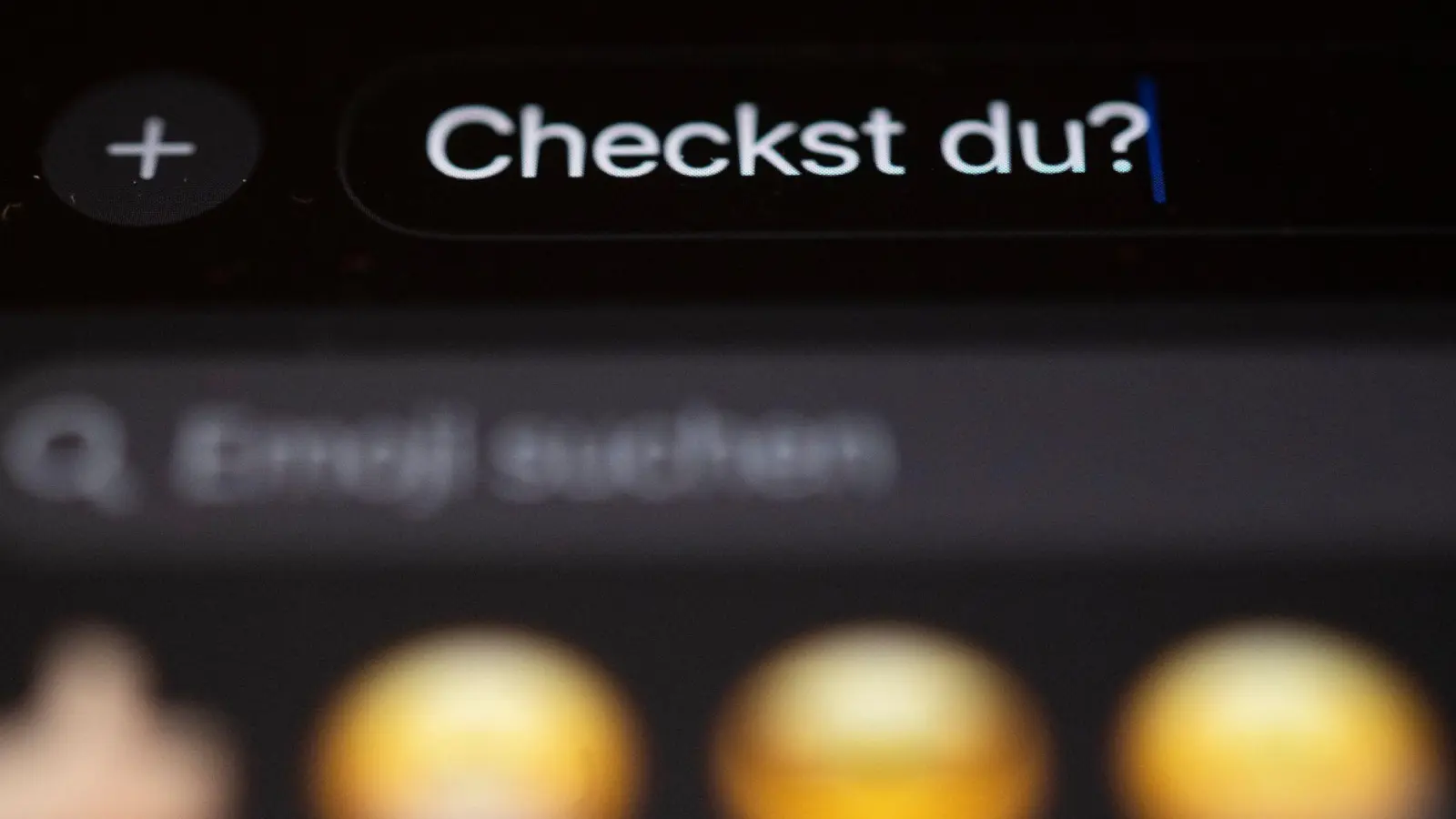 Jugendliche haben ihre Favoriten für das „Jugendwort des Jahres“ 2025 nominiert - in den Top 3 stehen „Checkst du?“, „Goonen“ und „Das crazy“. (Archivbild) (Foto: Marijan Murat/dpa)