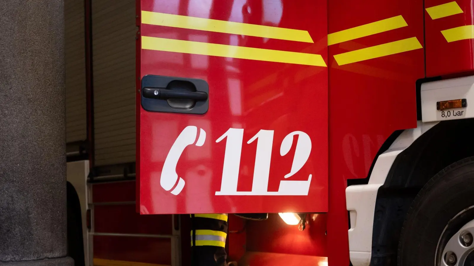 Die Feuerwehr war mit einem Großaufgebot vor Ort. (Symbolbild) (Foto: Niklas Treppner/dpa)