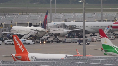 Nach der erneuten Betriebsunterbrechung wegen Drohnen ist in München der Flugbetrieb langsam wieder angelaufen. (Foto: Enrique Kaczor/onw-images/dpa)