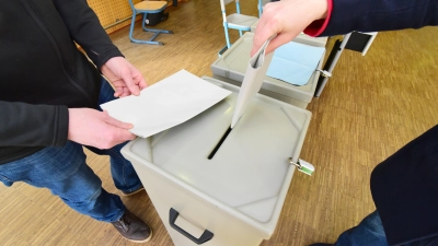 Ohne die vielen ehrenamtlich tätigen Wahlhelfer wäre die durchführung der Kommunalwahlen unmöglich. (Archivbild: Jim Albright.)