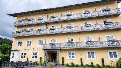 Das „Hotel zum Hirschen“ in der Oberpfalz hat mit einer Äußerung zu Juden für Fassungslosigkeit gesorgt.   (Foto: Armin Weigel/dpa)