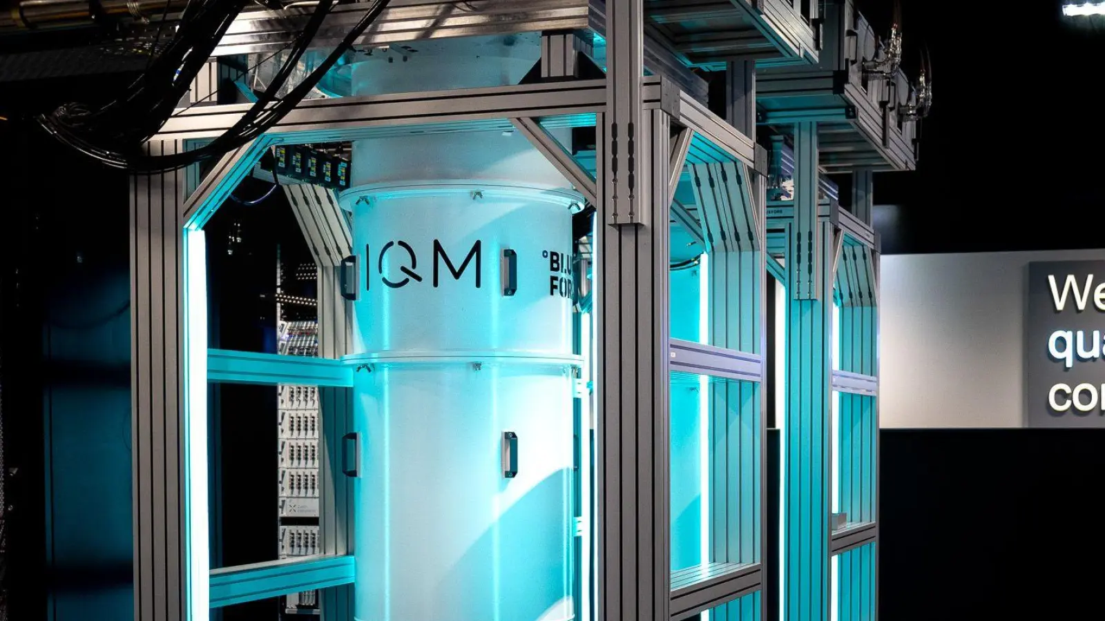 „Das Rechenzentrum soll der Forschung dienen, um die Leistung und Fehlertoleranz unserer Quantenrechner zu verbessern.“ (Foto: IQM Quantum Computers/dpa)