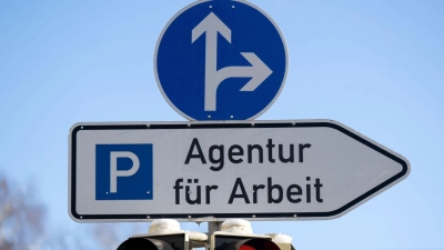 Der bayerische Arbeitsmarkt bleibe unter Druck, heißt es bei der Regionaldirektion. (Symbolbild) (Foto: Sven Hoppe/dpa)