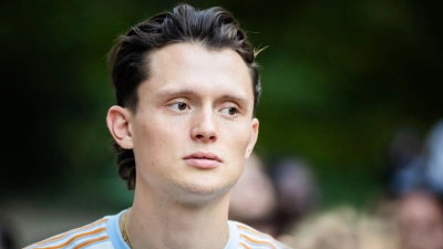 Fabian Reese reagiert nach seiner T-Shirt-Aktion auf die Kritik seiner Fans.  (Foto: Christoph Soeder/dpa)