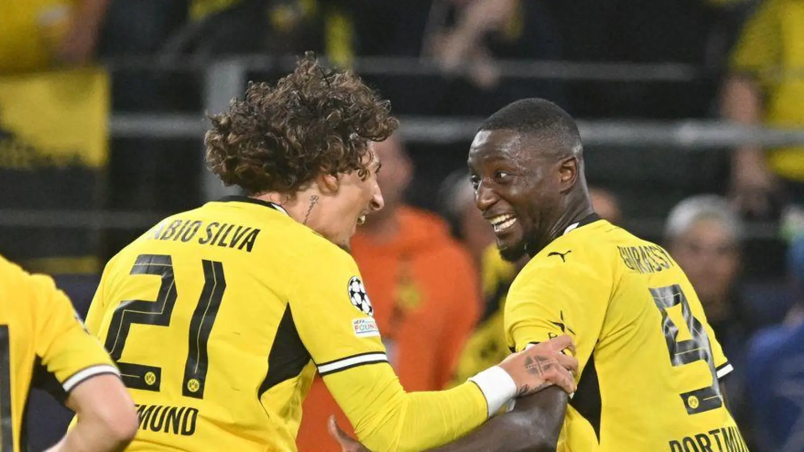 Sorgten in der Dortmunder Offensive für Gefahr: Fábio Silva (l) und Serhou Guirassy.  (Foto: Bernd Thissen/dpa)