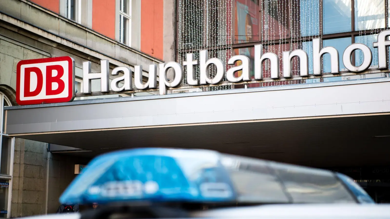 Der Alarm löste einen nächtlichen Einsatz von Bundespolizei und Feuerwehr am Hauptbahnhof aus. (Archivbild) (Foto: Matthias Balk/dpa)