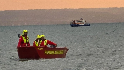 Eine 65-Jährige ist nach einem Sturz vom Boot im Bodensee ertrunken.  (Foto: Wasserwacht Nonnenhorn/dpa)