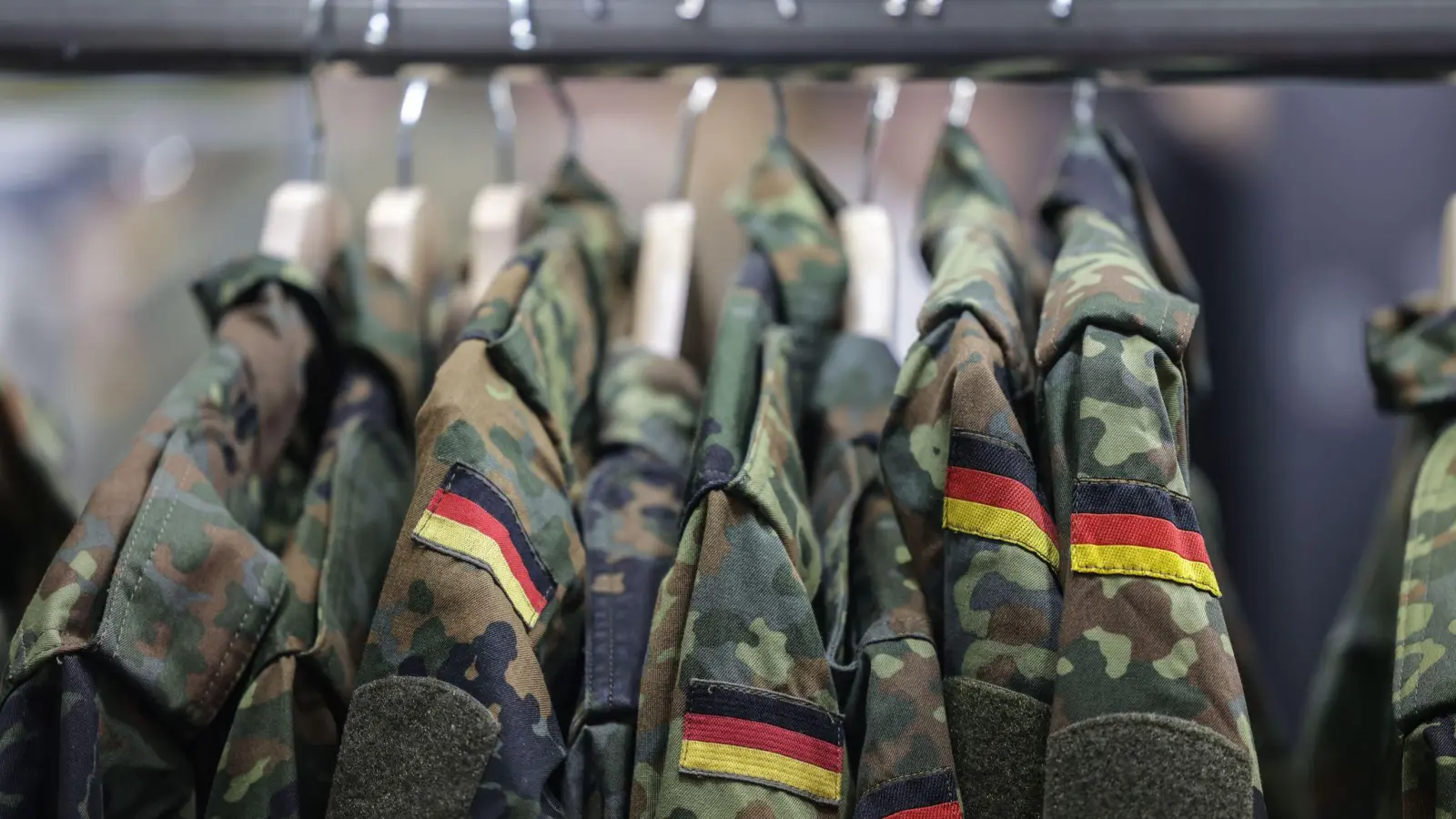 Vor allem Pläne für ein Losverfahren bei der Auswahl von Wehrdienstleistenden stoßen in der SPD auf Widerstand. (Archivbild)  (Foto: Oliver Berg/dpa)