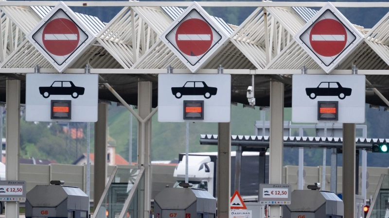 Anlässlich der Brenner-Blockade am 30. Mai kommt es bereits an der Landesgrenze von Tirol zu Verkehrskontrollen. (Foto: Sven Hoppe/dpa)